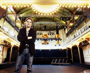 Justin Kniest en la Sala Paradiso